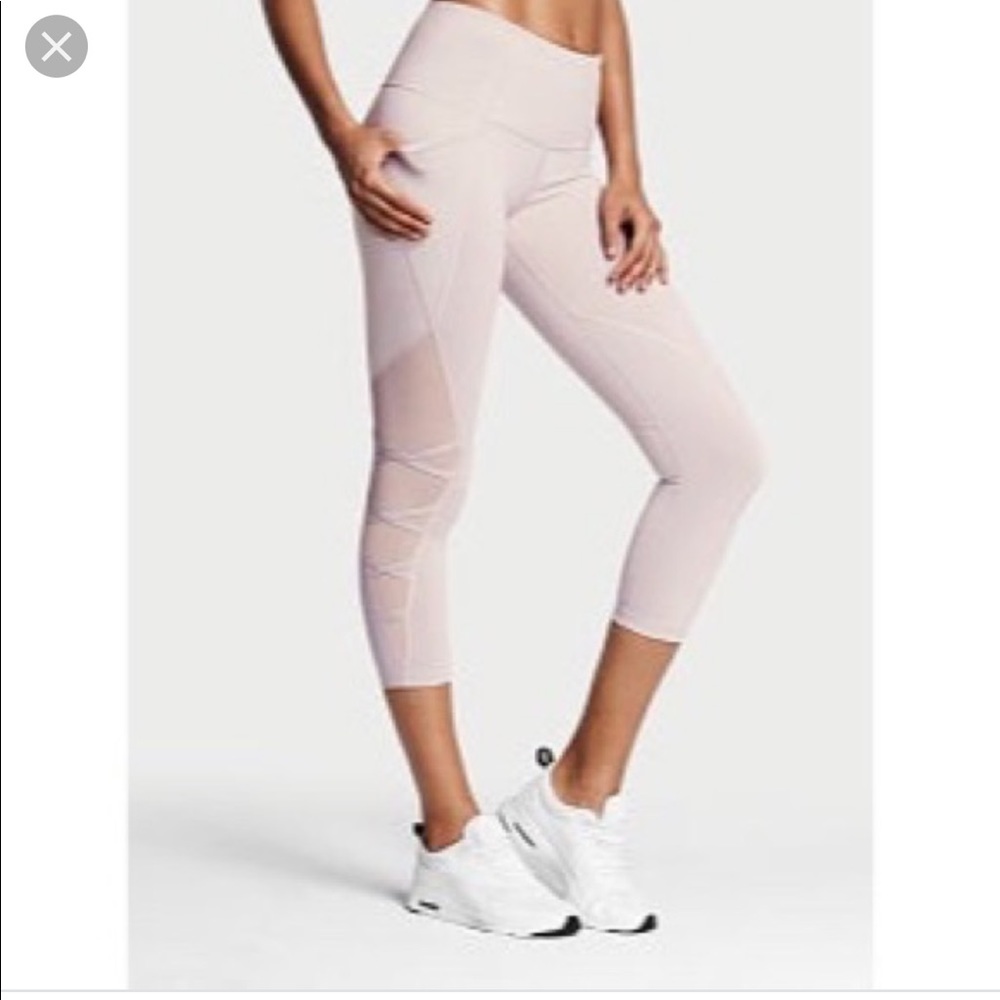 Petite Victoria’s Secret knockout Capri